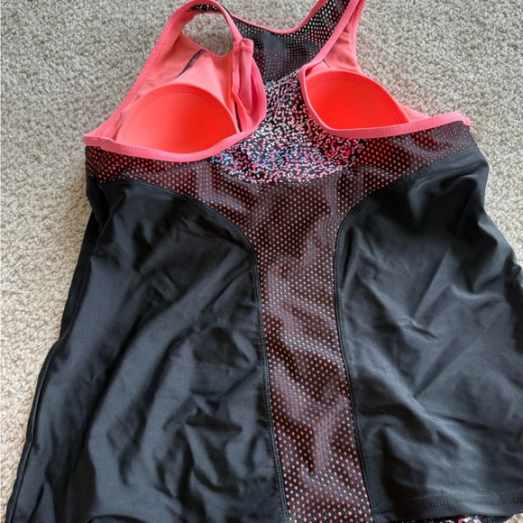 Women’s size XL Zero Xposur swim top with zippered front and sewn in pads - Picture 4 of 6